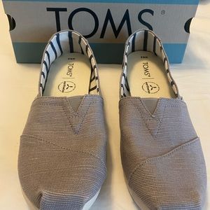 Gray Toms Like New 8.5